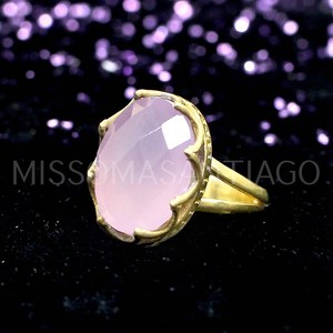 Vente en gros de bague en calcédoine rose faite à la main bijoux géométriques en laiton plaqué or 17x13mm taille ovale 5.07g de rhodium - Product Image 6