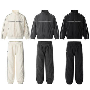 Conjuntos Deportivos de Chaqueta Cortavientos y Pantalones de Chándal de Nailon Transpirable con Logotipo Personalizado para Fabricantes, Ajuste Regular, Resistentes al Viento - Product Image 1