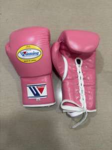 Gants de boxe en cuir véritable rose à lacets, gants de boxe professionnels pour l'entraînement et le sparring, couleur personnalisée, gants de boxe OEM - Product Image 4