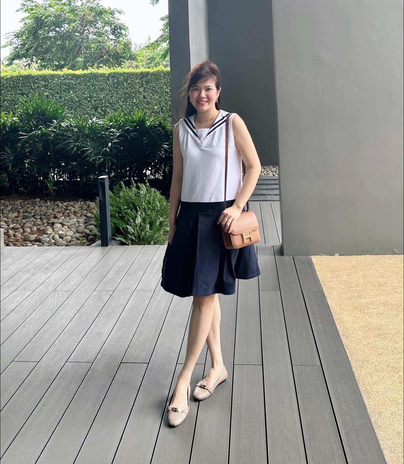 สีขาว-น้ำเงิน