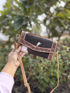 Cartera de Mano Elegante para Mujer, Tallada a Mano, de Cuero Vacuno con Pelo, Cartera Elegante Impermeable, Nuevo Diseño Multiusos - Product Image 4