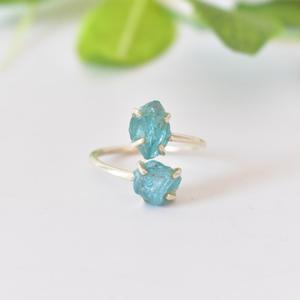 Bague unique en pierre aigue-marine brute pour femmes réglable bande d'argent ouverte à la main broche réglage bijoux août bague en gros - Product Image 1