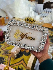 BATCH LIÉ avec Embrayage en résine de qualité standard écologique fait à la main Unique Designer Purse Luxury Best Price Decorative Design - Product Image 2