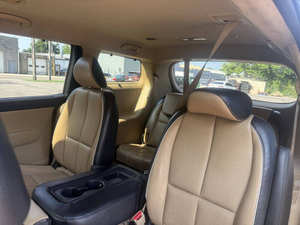 Voiture d'occasion de qualité et abordable, Kia Sedona L-X 2017, conduite à gauche - Product Image 4