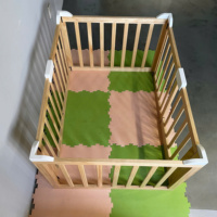 Berceau et parc pour enfants en bois de pin moderne et élégant pour le salon ou la chambre à coucher Fabricant OEM ODM du Vietnam