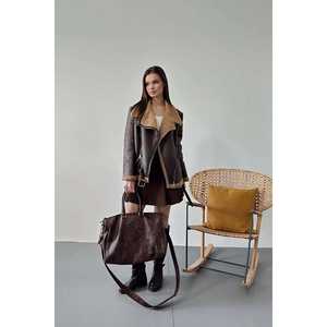 Manteau en fausse fourrure marron pour femme avec épaulettes, disponible en gros - Product Image 5