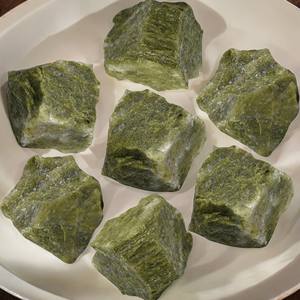 Vesuvianita Natural, Piedra en bruto, cristal crudo a granel para Reiki Chakra, equilibrio de energía curativa, venta al por mayor para Decoración - Product Image 1