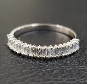 18k白金钻石法棍戒指，周年纪念戒指