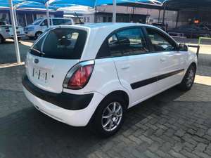 KIA RIO 1.4 4 portes d'occasion 2005 (conduite à gauche/droite) - Product Image 2