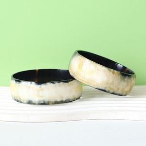 Bracelet manchette en corne de buffle naturelle noir et blanc fait main par f s i - Product Image 3