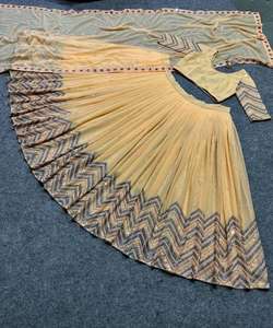 Designer Soie Lehenga Choli avec Broderie Séquence Travail Dupatta Occasion Spéciale Fête Porter Vêtement Ethnique Prix de Gros ApparelGarment - Product Image 4