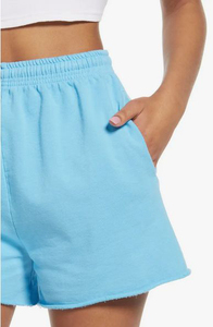 Shorts en tissu éponge pour femmes de qualité supérieure, couleur personnalisée, design élégant d'été, prix bas, tendance, séchage rapide, respirant, poches latérales - Product Image 2