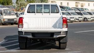 2025 Toyota Hilux DC 2-4D MT 4x4 AWD Transmission manuelle Diesel Pick-up - Product Image 4