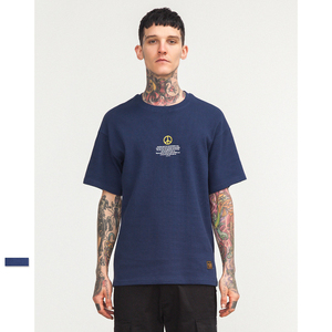 Camiseta de hombre azul marino, talla grande, de algodón tipo gofre, con serigrafía, cuello redondo, manga corta, informal. - Product Image 2