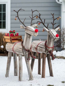 Figurine de renne en bois personnalisée Cadeau de Noël et décoration intérieure - Product Image 2