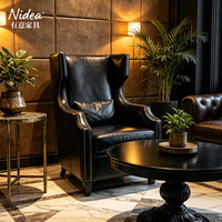 Sillón Nidea Moderno Americano Clásico de Cuero Negro con Respaldo Alto, Sillón de Diseño Ergonómico con Detalles de Tachuelas y Patas de Madera