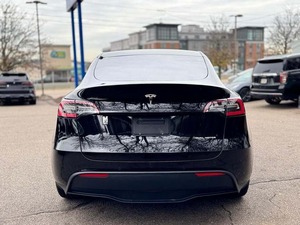 รถยนต์รุ่นใหม่ปี 2024 SLA Model Y AWD พวงมาลัยซ้าย เบาะหนังอุ่นได้ สตาร์ทเครื่องด้วยรีโมท กล้องมองหลัง มาตรฐานยูโร 4 หน้าจอสัมผัส พร้อมเข้าใช้งาน - Product Image 3