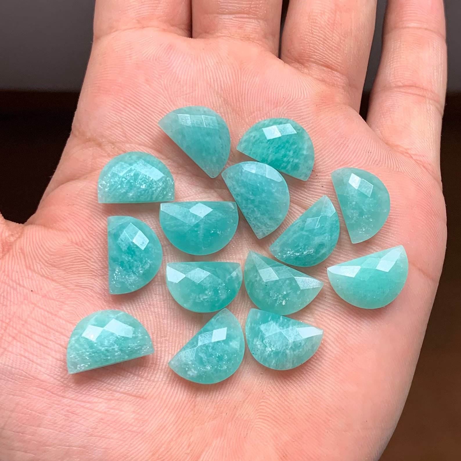 เช่นเดียวกับภาพ