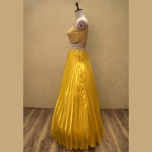 Lehenga jaune nouvellement lancé avec travail de broderie à la main en miroir pour la célébration culturelle et l'approvisionnement de mariage de l'Inde en gros - Product Image 4