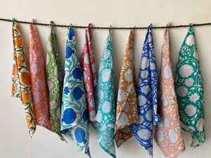 ผ้าพันคอผ้าฝ้ายลายดอกไม้สีน้ำตาล ทำด้วยมือ ใช้ได้ทั้งชายและหญิง ผ้าคลุมศีรษะ ผ้าพันคอ  ของใช้ที่ยั่งยืน - Product Image 6