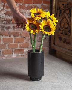 Jarrón de Flores de Mármol de Diseño Artesanal de Marca Privada para Decoración Floral que Agrega Encanto Artístico al Interior del Hogar - Product Image 2