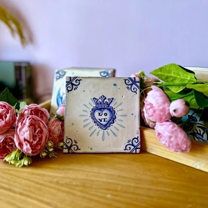 Azulejos de <span class=keywords><strong>Cerámica</strong></span> Azul Estilo Portugués Hechos a Mano, Diseño Único Retro en Forma de Corazón, Decoración Rústica para Interiores - Product Image 3