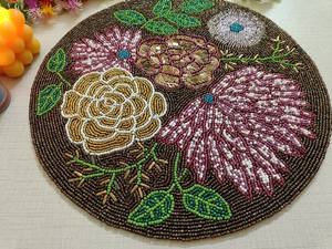 Napperon perlé Chargeur rond fait à la main pour salle à manger de luxe et décor de vacances Pièce unique perlé à la main, napperon, pendaison de crémaillère - Product Image 2