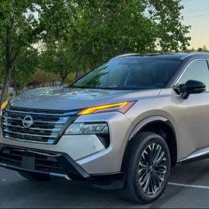 Venta Especial de HOT WHEELS, Vehículos con Tracción Delantera, Nissan Rogue 2025, SUV en Venta - Product Image 1