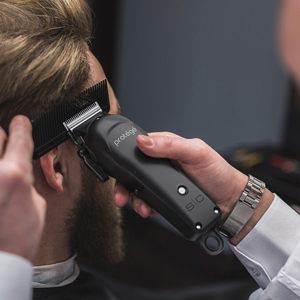 Juego de Recortadora de 2 Piezas en Negro Metálico Mate, Resistente al Agua IPX7, 5 Protectores, Batería USB de 2500 mAh, Cuchillas de Acero Inoxidable, 3-5 Horas de Duración - Product Image 2