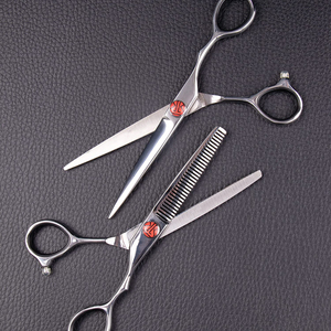Tijeras de corte de pelo de peluquero de calidad profesional mango de acero con hoja de acero inoxidable tijeras de Salón al por mayor hechas en Pakistán - Product Image 3
