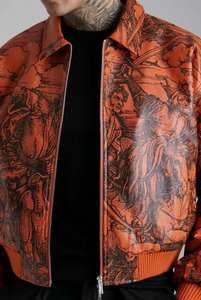 Blouson d'aviateur en cuir de vachette véritable orange court imprimé pour hommes Blouson d'aviateur à fermeture éclair et à épaules tombantes - Product Image 6