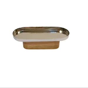 Plateau de service bol en aluminium plaqué argent martelé personnalisé avec base en bois naturel fini pour le service de fruits et dattes - Product Image 1