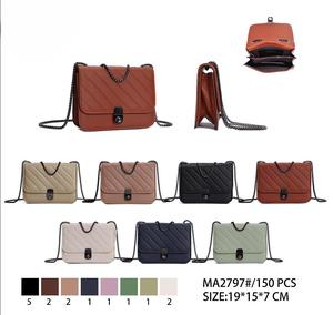 Borsa a Tracolla in Pelle con Catena per Donna - Product Image 1