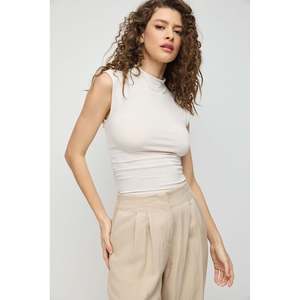 Blusa Corta con Detalle Fruncido - Product Image 2