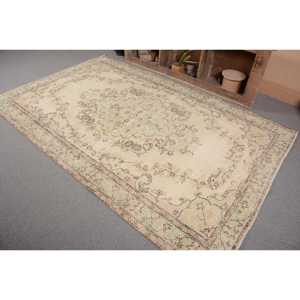 พรมตุรกีวินเทจ สีเบจเขียว ขนาด 5.6 x 8.8 ฟุต ทำจากขนสัตว์ ด้านหลังทำจากยางลาเท็กซ์ เป็นมิตรกับสิ่งแวดล้อม ลายปะติดปะต่อ เหมาะสำหรับห้องรับประทานอาหาร ขนาด 9x12 ฟุต รูปทรงสี่เหลี่ยมผืนผ้า สไตล์ทับริซ - Product Image 3