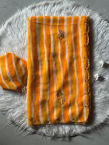 Sari de moda de Georgette suave con estampado genial por todas partes con borde de corte de diamante a mano perfecto para todas las ocasiones - Product Image 4