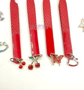 แหนบติดขนตาสแตนเลสอย่างดี ทาสีแดง รับทำโลโก้  พร้อมจี้รูปผลไม้ ดอกไม้ ผีเสื้อ แมวเหมียว แหนบติดขนตา 90 องศา - Product Image 3