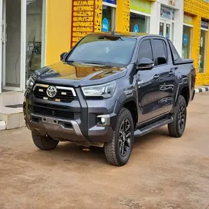 Подержанные автомобили 2010-2023 TOYOTA HILUX 2,4 л дизель 4x4 руководство