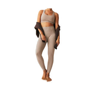 ชุดรัดรูปสำหรับผู้หญิงชุดโยคะพร้อมกางเกงเลกกิ้งและบราไร้รอยต่อสำหรับออกกำลังกายและฟิตเนส - Product Image 1