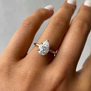 Anillo de Compromiso con Halo Oculto de Diamantes Cultivados en Laboratorio de 2.30 Quilates, Certificado IGI en Oro Amarillo, Impresionantes Anillos de Diamantes - Product Image 1