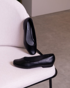 Piccadilly 4 escarpins ballerines noires à talons bas chaussures de bureau et d'hôtesse de l'air confortables pour les femmes qui travaillent - Product Image 2