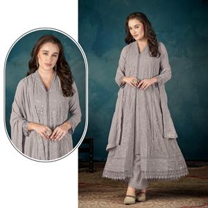 ชุด Anarkali ดีไซเนอร์พร้อมการปักที่สง่างามและชุดทำงานแบบดั้งเดิมที่สมบูรณ์แบบสำหรับงานเลี้ยงงานแต่งงาน - Product Image 1