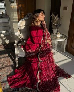 Salwar Kameez pakistanais formel avec travail et design classique pour les réceptions du soir disponibles à des prix abordables - Product Image 5