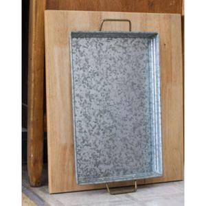 Elegante bandeja de servicio de metal galvanizado de diseño rústico, ideal para decorar cocinas de granja modernas o servir a los invitados - Product Image 2