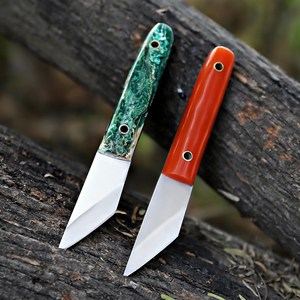 Couteau Kiridashi de qualité industrielle Nordic Forge, acier inoxydable, lame fixe EDC, manche en résine, couleur rouge/verte, étui en cuir - Product Image 2