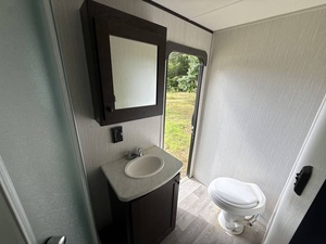 Remolque de caravana para acampar Heartland Pioneer DS320 usado de 2021 - Product Image 2