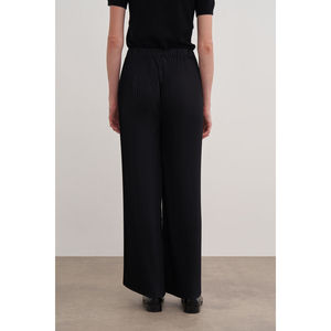 Jupe-pantalon élastiquée à taille haute et jambes larges, noire - Product Image 6