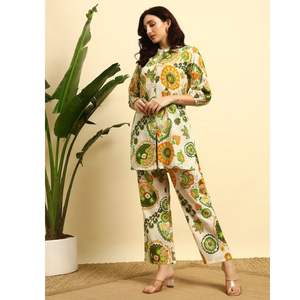 ชุดคุर्ติผ้าฝ้ายพรีเมียมลายดอกไม้สำหรับฤดูร้อนแบบผ่าข้างสั้น พร้อมกางเกงปาลาซโซสำหรับผู้หญิง |   ผ้าที่ระบายอากาศได้ดี |   ชุดลำลองและชุดพื้นเมือง - Product Image 1