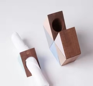 Le superbe rond de serviette en forme de fleur dorée apporte une beauté radieuse et une élégance moderne aux paramètres de table pour chaque occasion spéciale - Product Image 6