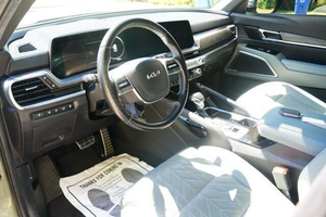 Verde Usado 2024 para Telluride SX-X-Pro AWD, Llantas de Aleación R18 Izquierdas, Asientos de Cuero, Sistema de Navegación Automático, Tercera Fila de Asientos, Luces - Product Image 4